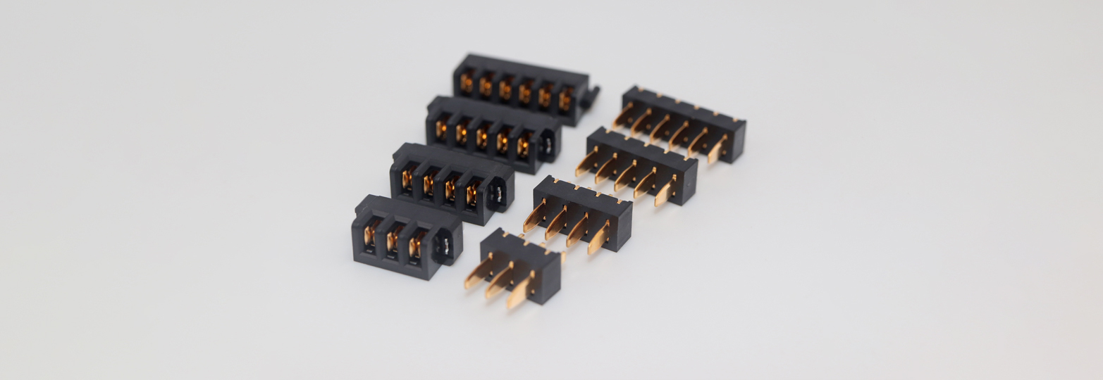 Zweiteilige Stecker mit versatzcompensation